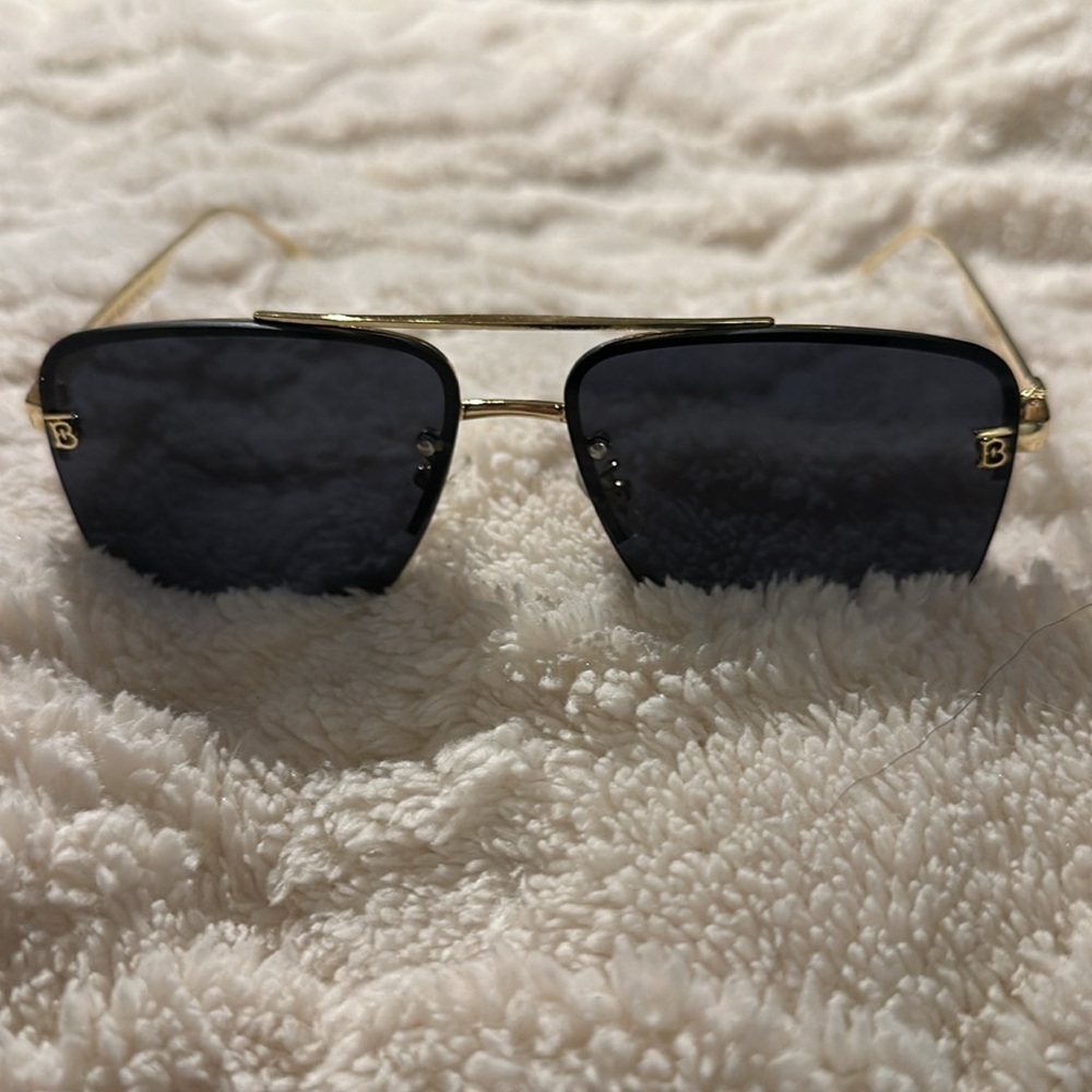 Sunglasses. New! - Picture 4 of 4